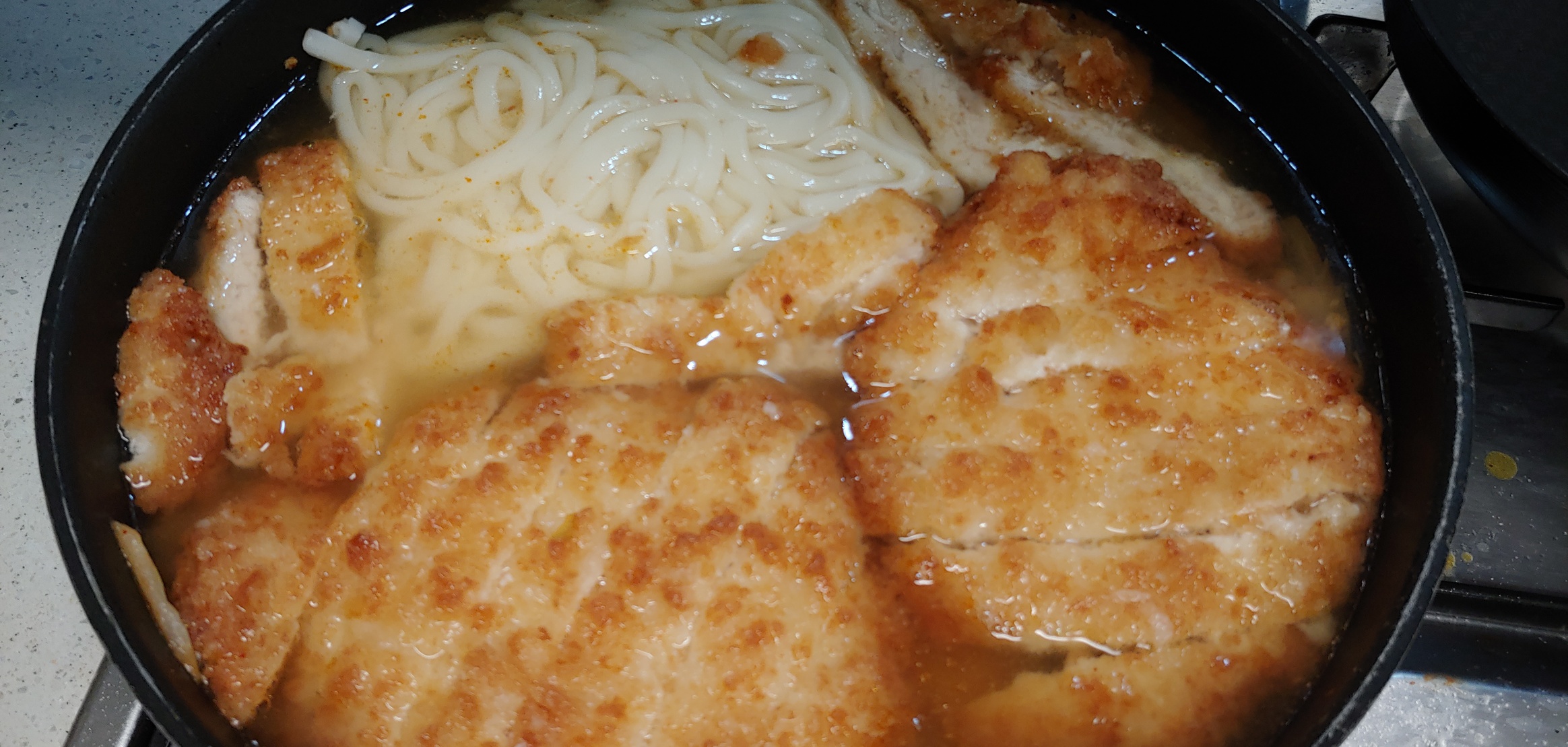 행복 2배가 아닌 3배를 맛보기 위해 돈까스 3덩이 전부 투척, 맛있으면 0칼로리.
행복 2배가 아닌 3배를 맛보기 위해 돈까스 3덩이 전부 투척, 맛있으면 0칼로리. 양심은 남아있어서 밥은 따로 안먹었습니다.