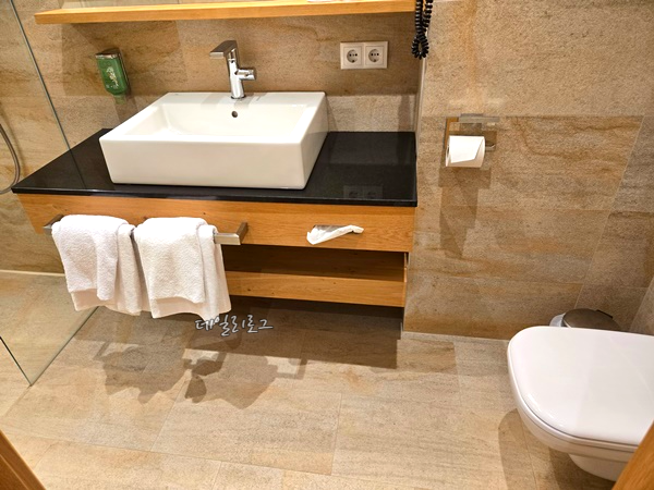 호텔_룸_화장실