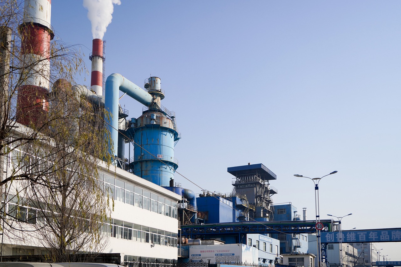 가스가 나오는 공장 사진