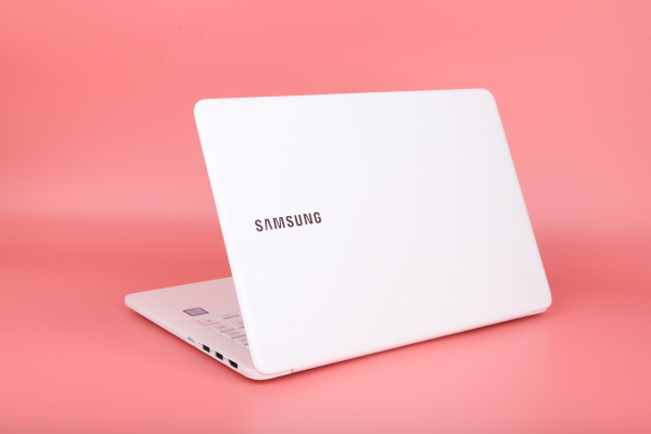 ๊ฐ๋ฒผ์ด ๋
ธํธ๋ถ