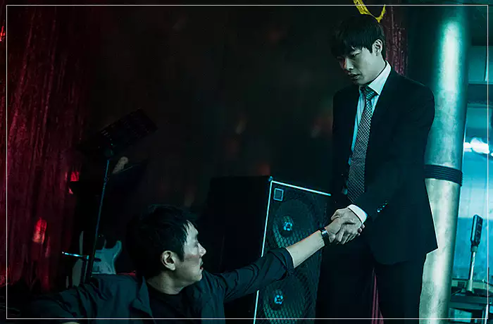독전-조원호를-일으켜-주는-서영락-대리