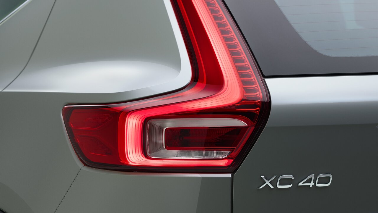 볼보 XC40 하이브리드 후면