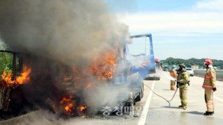 차량 폭발로 대형 화재 번져