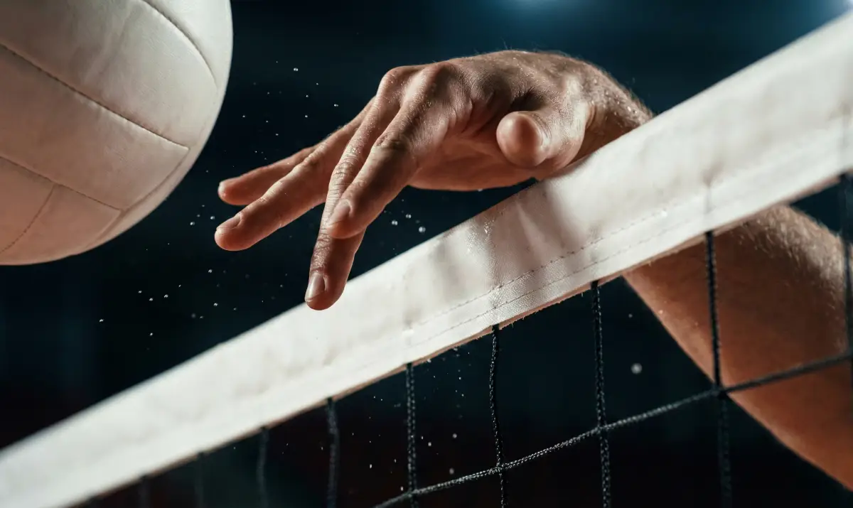 배구 스파이크 공격 시 네트 상단 백태를 건드리는 찰나의 순간