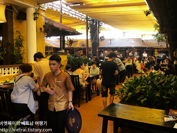 nh&agrave; h&agrave;ng nổi tiếng h&agrave; nội