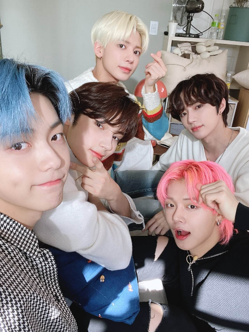 투모로우바이투게더 빌보드 200