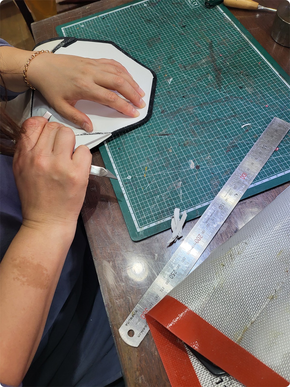 볼륨을 주기 위해 시접 잘라내기