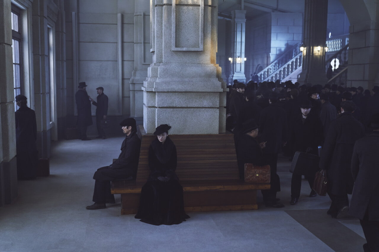 하얼빈 역에서 거사를 치르기 전 안중근과 공부인