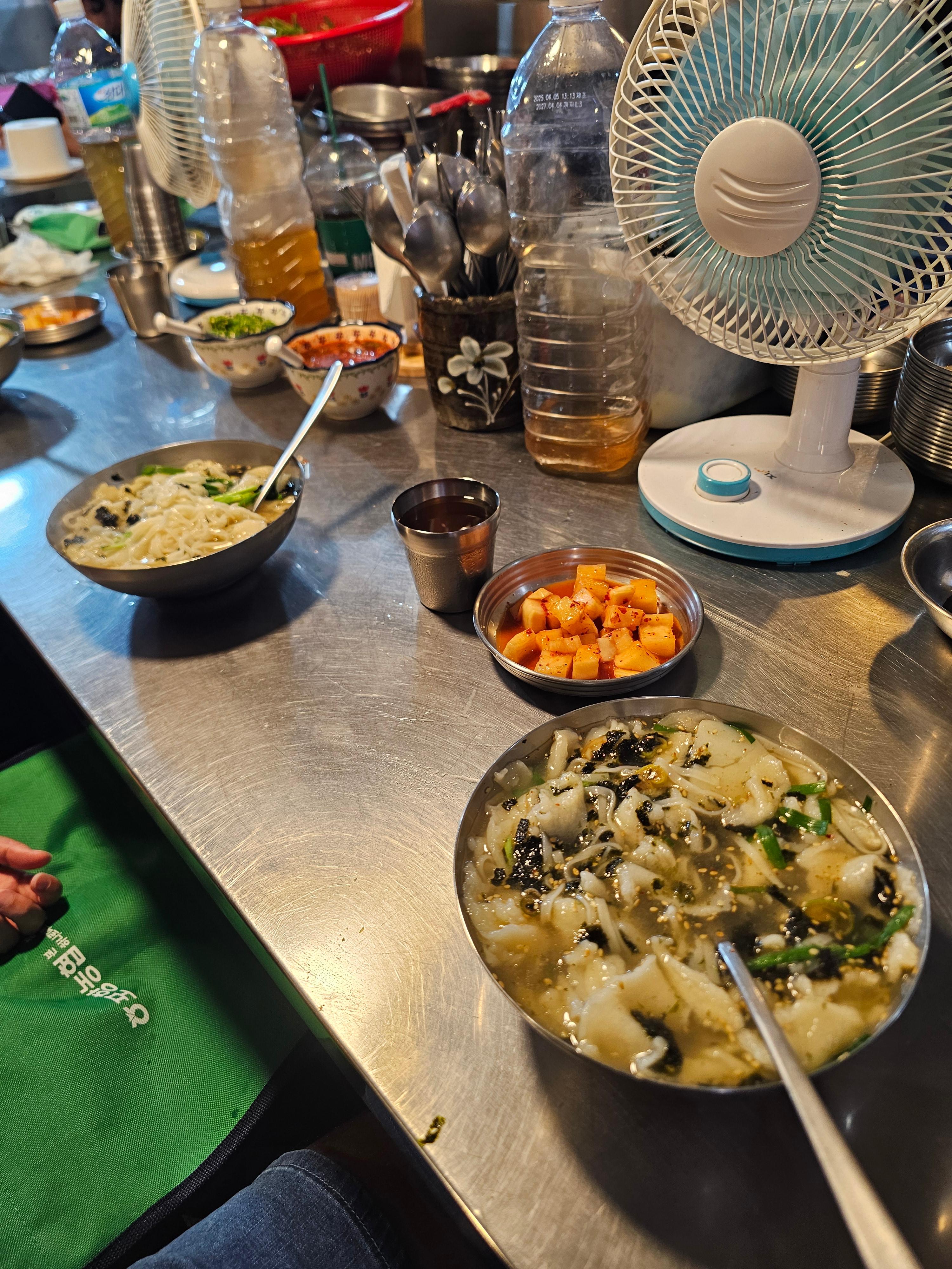 죽도시장 수제비 골목 이야기: 포항의 따뜻한 한 그릇 문화