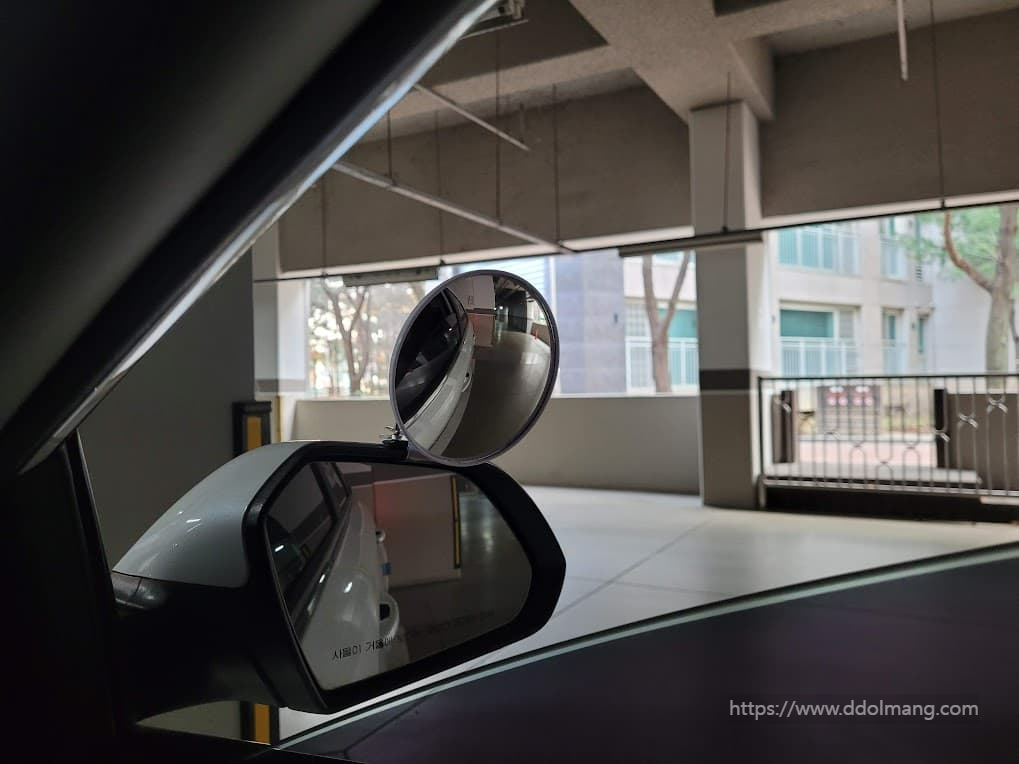 원형보조미러에 비친 차선