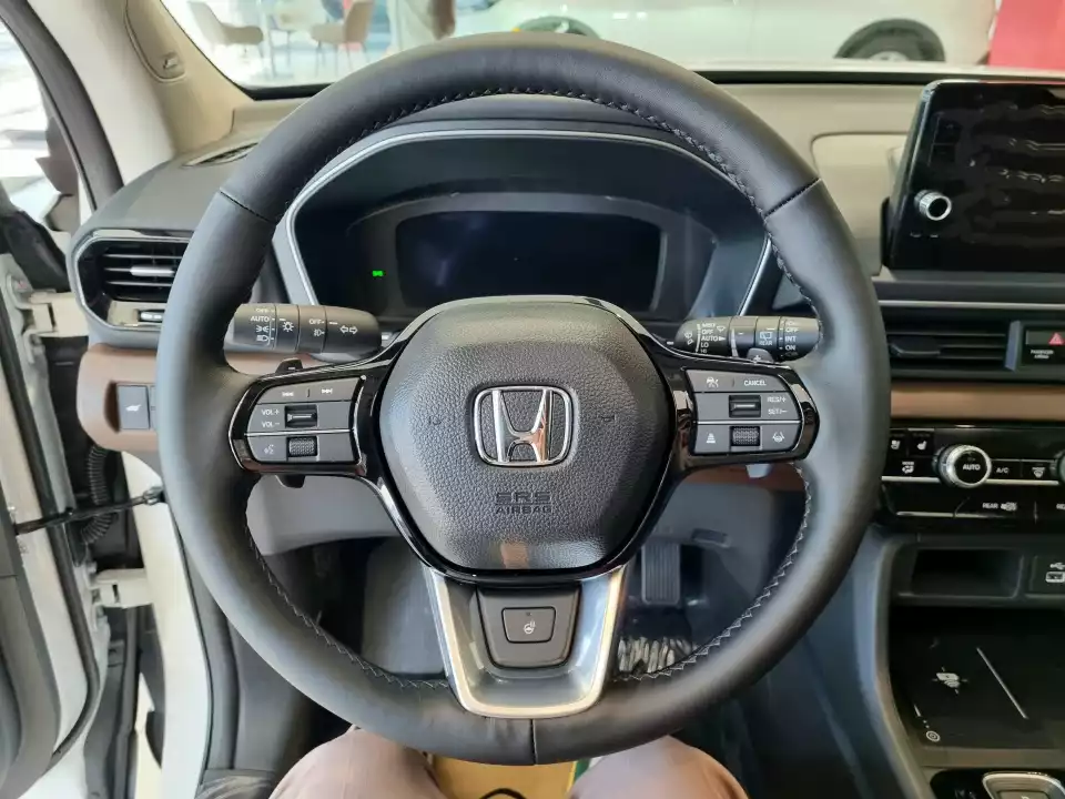 혼다 파일럿 운전대입니다.