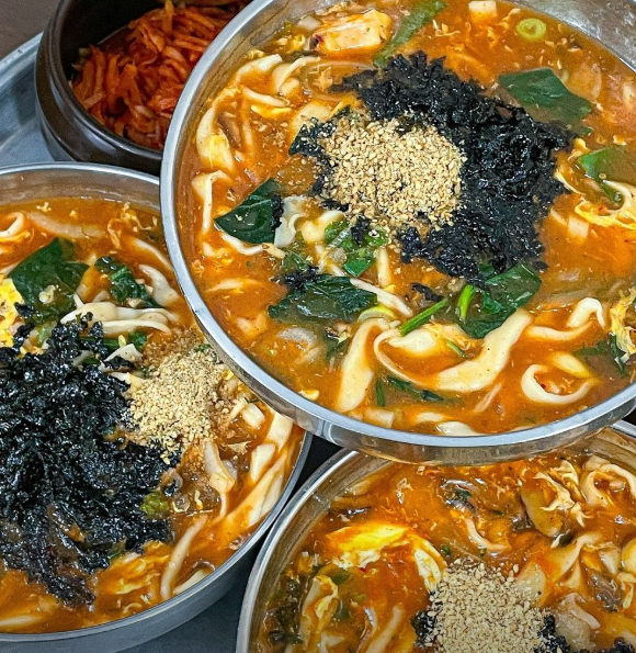 감자바우장칼국수 대표 메뉴
