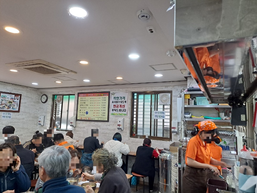 홍두깨-손칼국수내부