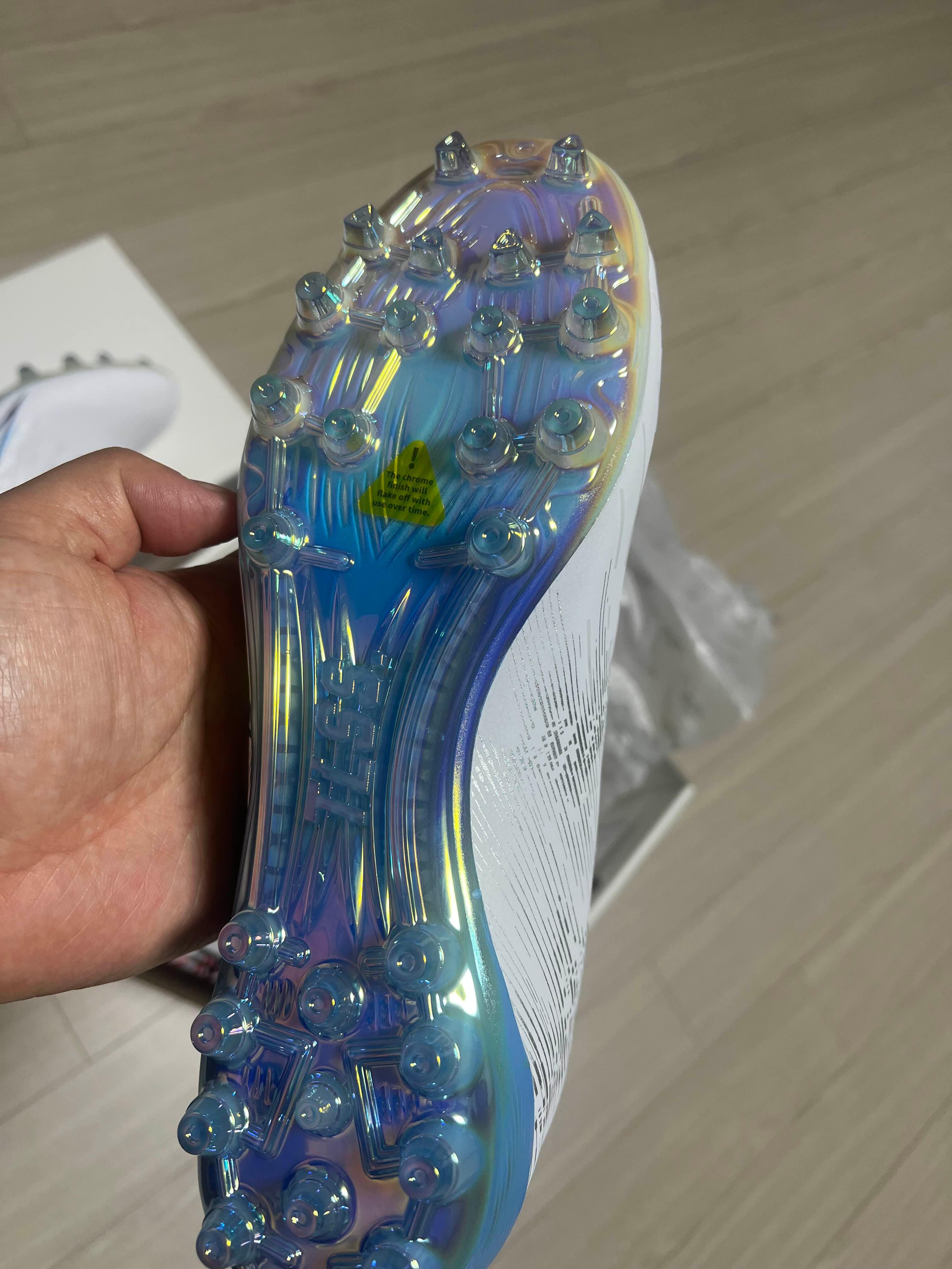 tlss 축구화 티테크 스트라이커 mg 화이트블루 축구화 소개