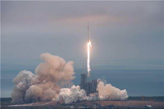 팰컨9 발사: 차세대 중형위성 2호 발사 성공! SpaceX 팰컨9 탑재 및 KAI 주도 민간 우주 시대 개막