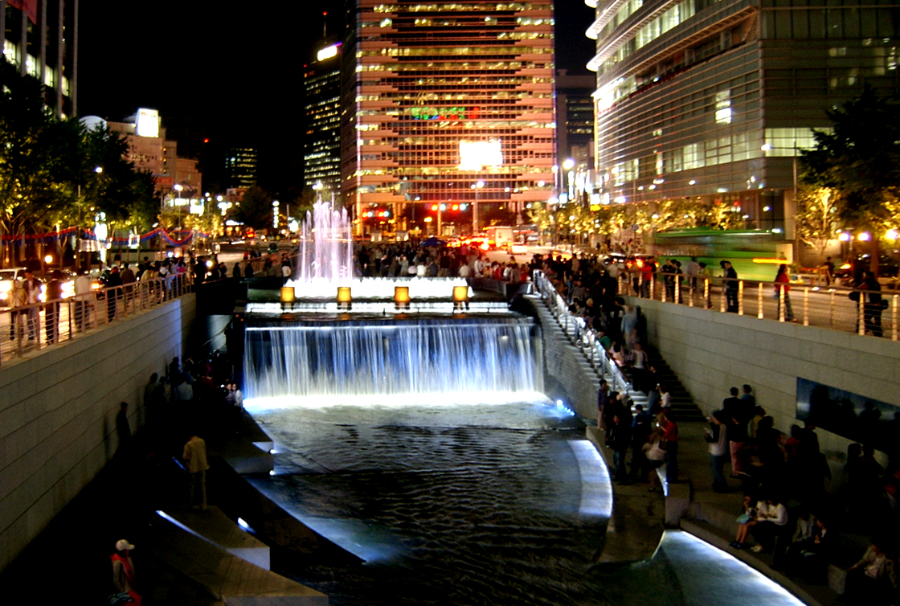 청계천 생태하천이 시작되는 곳