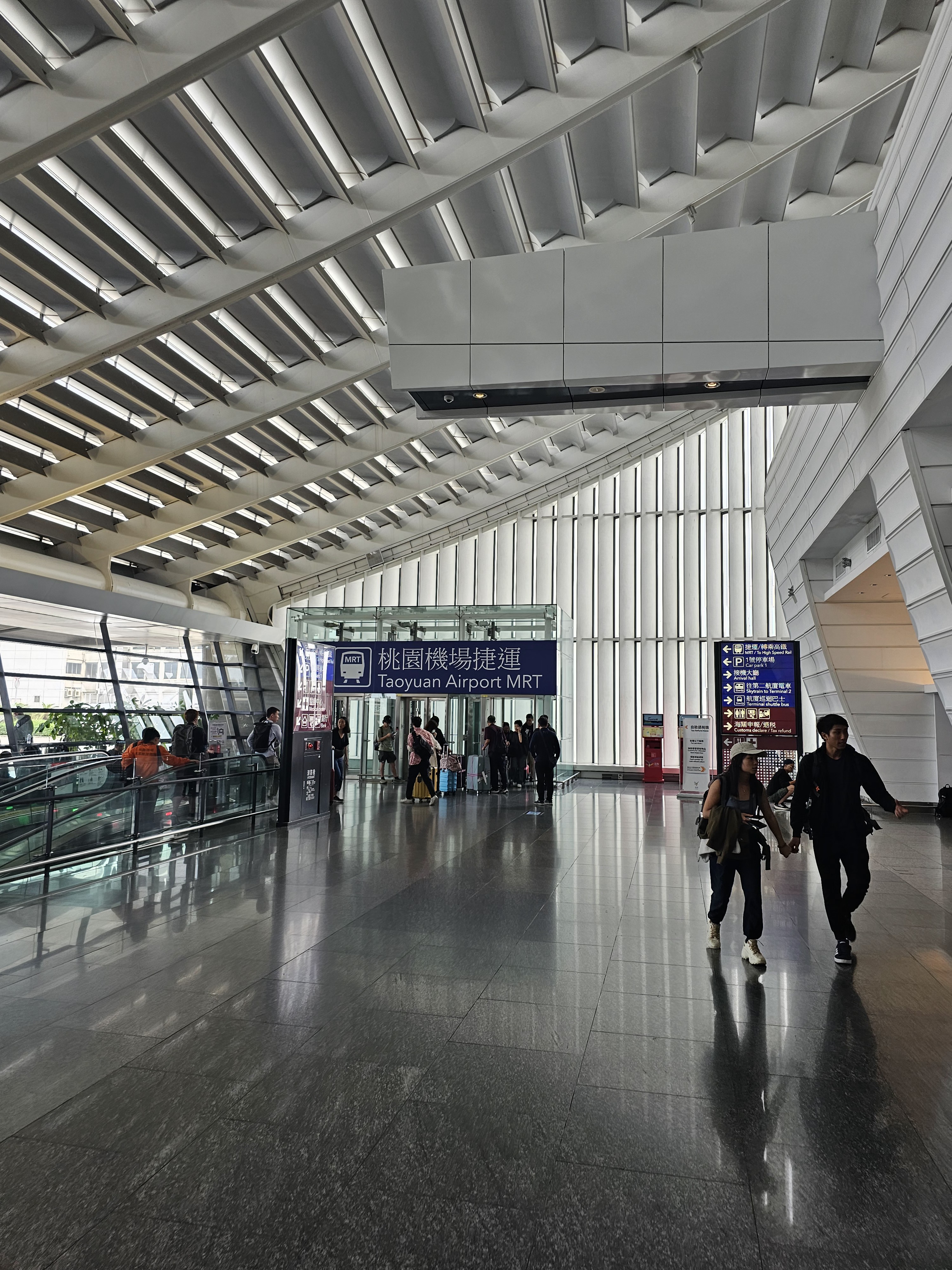 mrt 엘리베이터 옆 텍스 리펀 키오스크