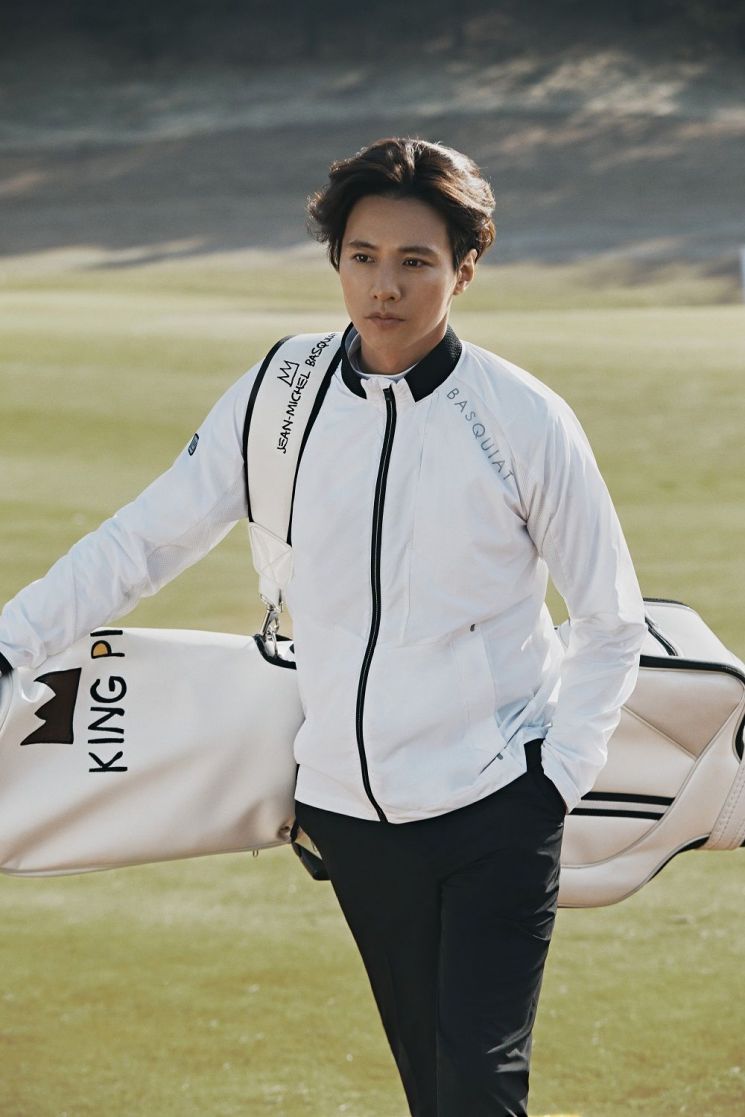 일 안하고 골프 치러댕긴다는 남자배우