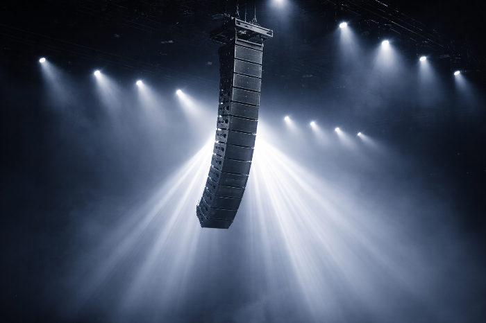 저역대 지향성 제어를 위해 긴 수직 배열 구조를 갖춘 대규모 공연장용 라인 어레이 시스템