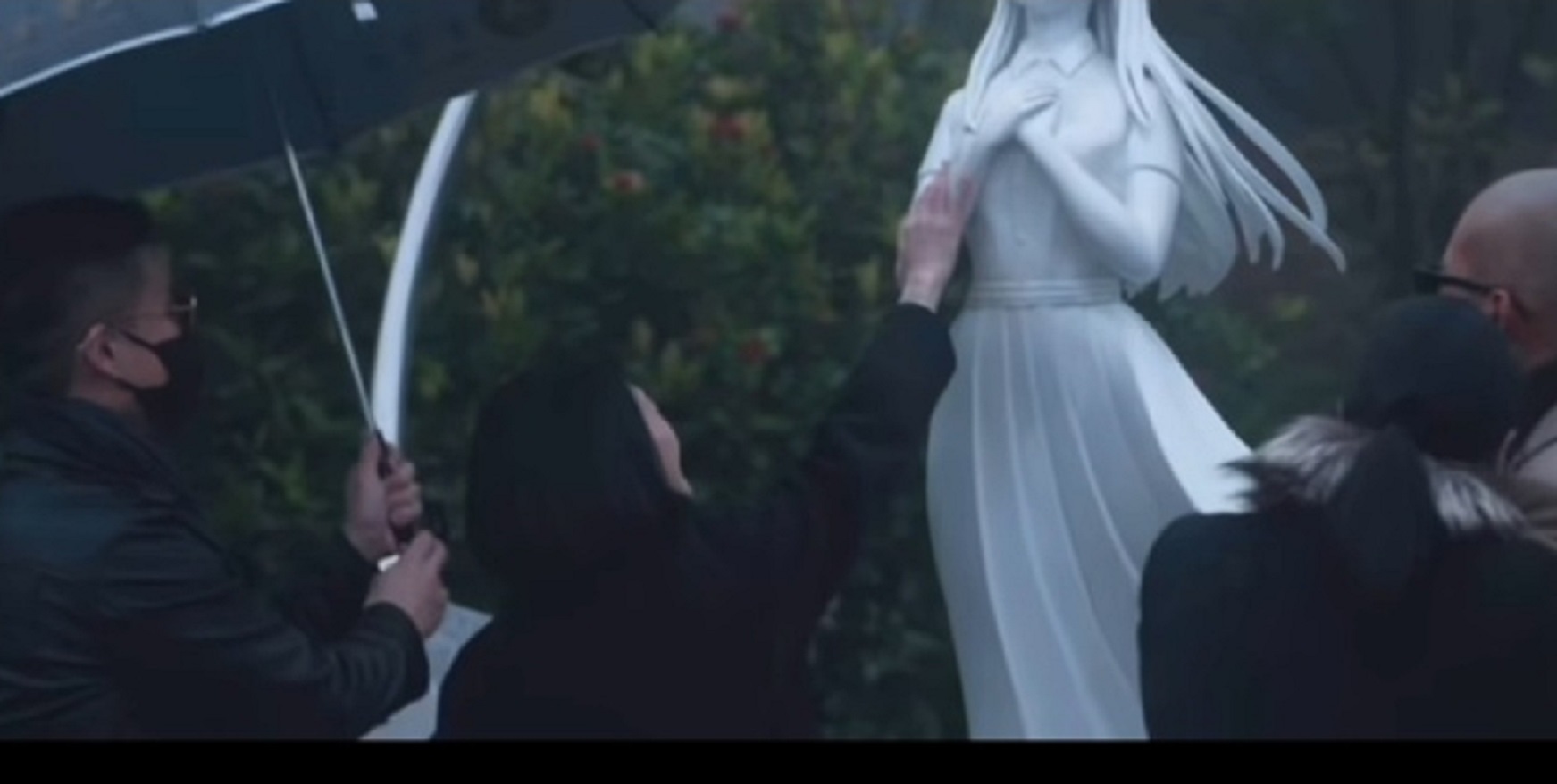 셀럽병사의비밀-구준엽-서희원-조각상-1주기