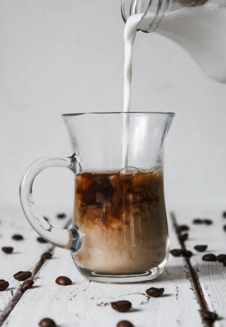 스타벅스&amp;#44; 한국&middot;일본에 첫 키오스크 도입&hellip;소통보다 효율 선택한 이유는