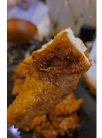 겉은 바삭하고 속은 촉촉한 통닭연구소 옛날통닭 닭다리 근접샷