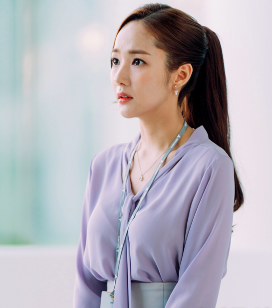 박민영 오피스룩