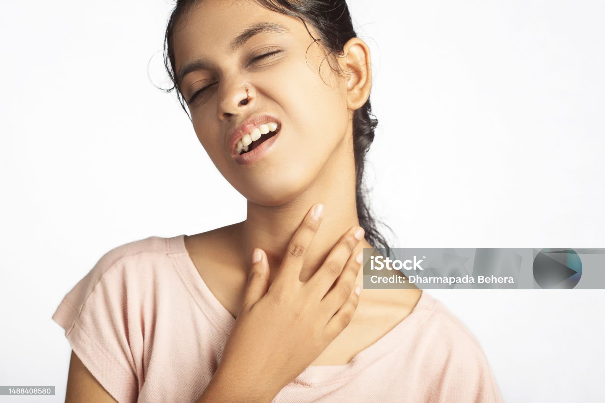 목에 가래가 항상 붙어 있는 것&amp;#44; 감기 아닌데 계속 생기는 이유