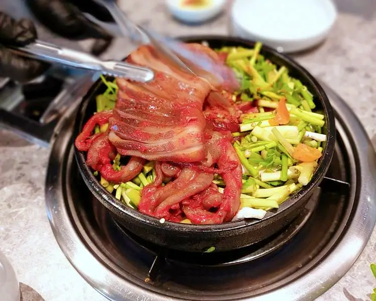 줄서는식당 최준 김해준 추천 화끈한 맛을 자랑하는 불오징어 불고기, 난로구이 곱창 오징어 전골 맛있는 식당 신당역 신당동 맛집 소개