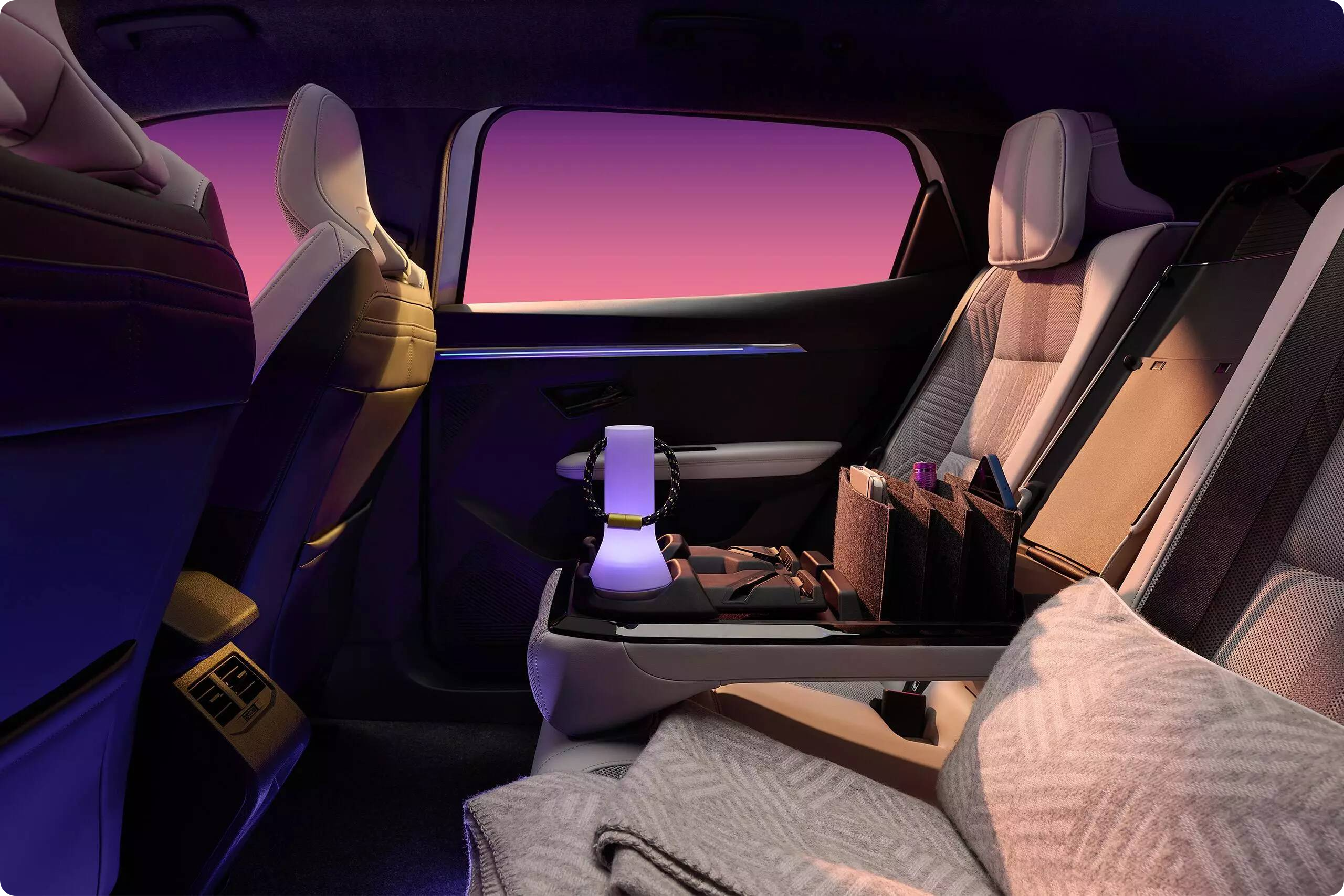 세닉 E-TECH 2열 모습