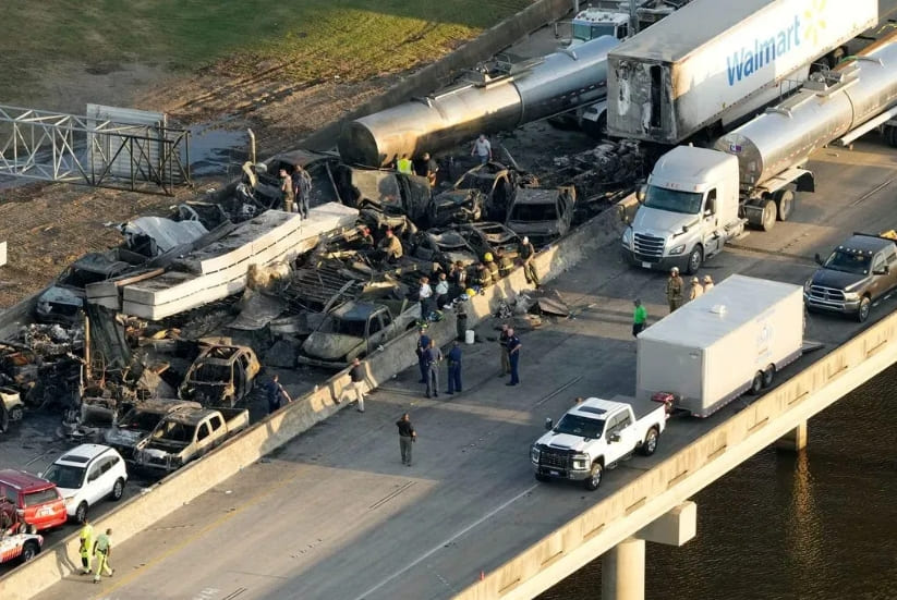 미 루이지애나&nbsp;'슈퍼안개'로 158대 차량 연쇄&nbsp;추돌&nbsp;사고...최소&nbsp;7명&nbsp;사망 VIDEO: At least 7 dead in massive vehicle crashes in Louisiana caused by 'superfog'