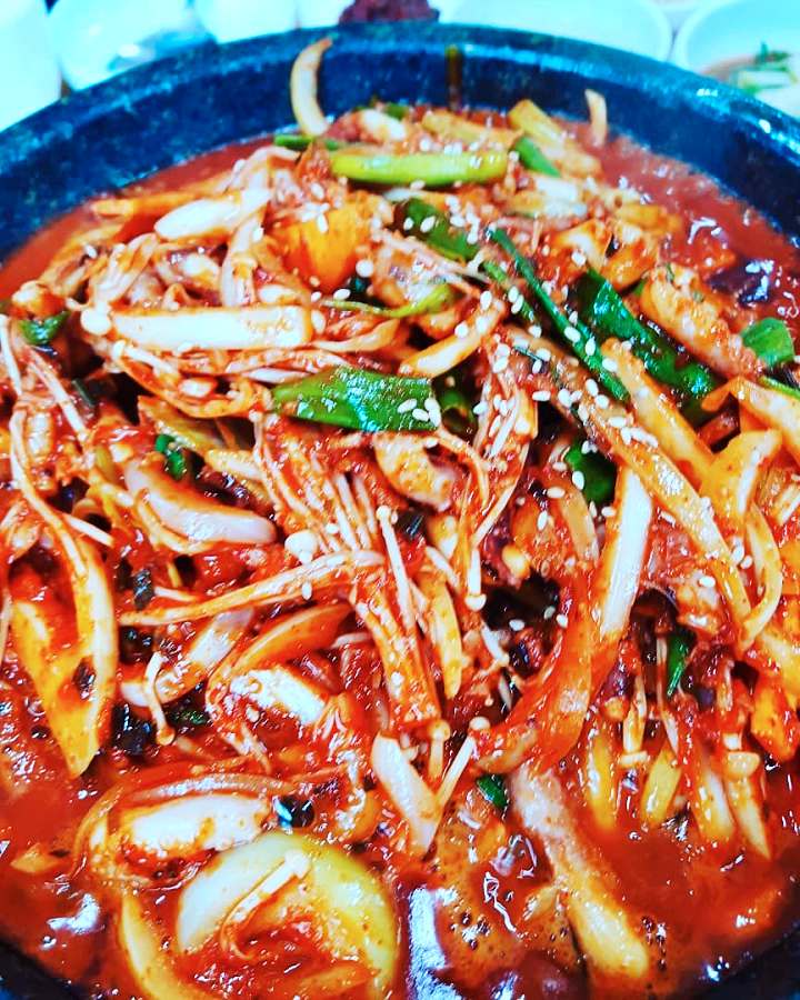 토요일은 밥이좋아 예산 덕산 온천 낙지 전골 맛집 50년 내공 낙지볶음 활낙지 낙지버섯전골 예산10미 현지인 추천 토밥 좋아 방송정보