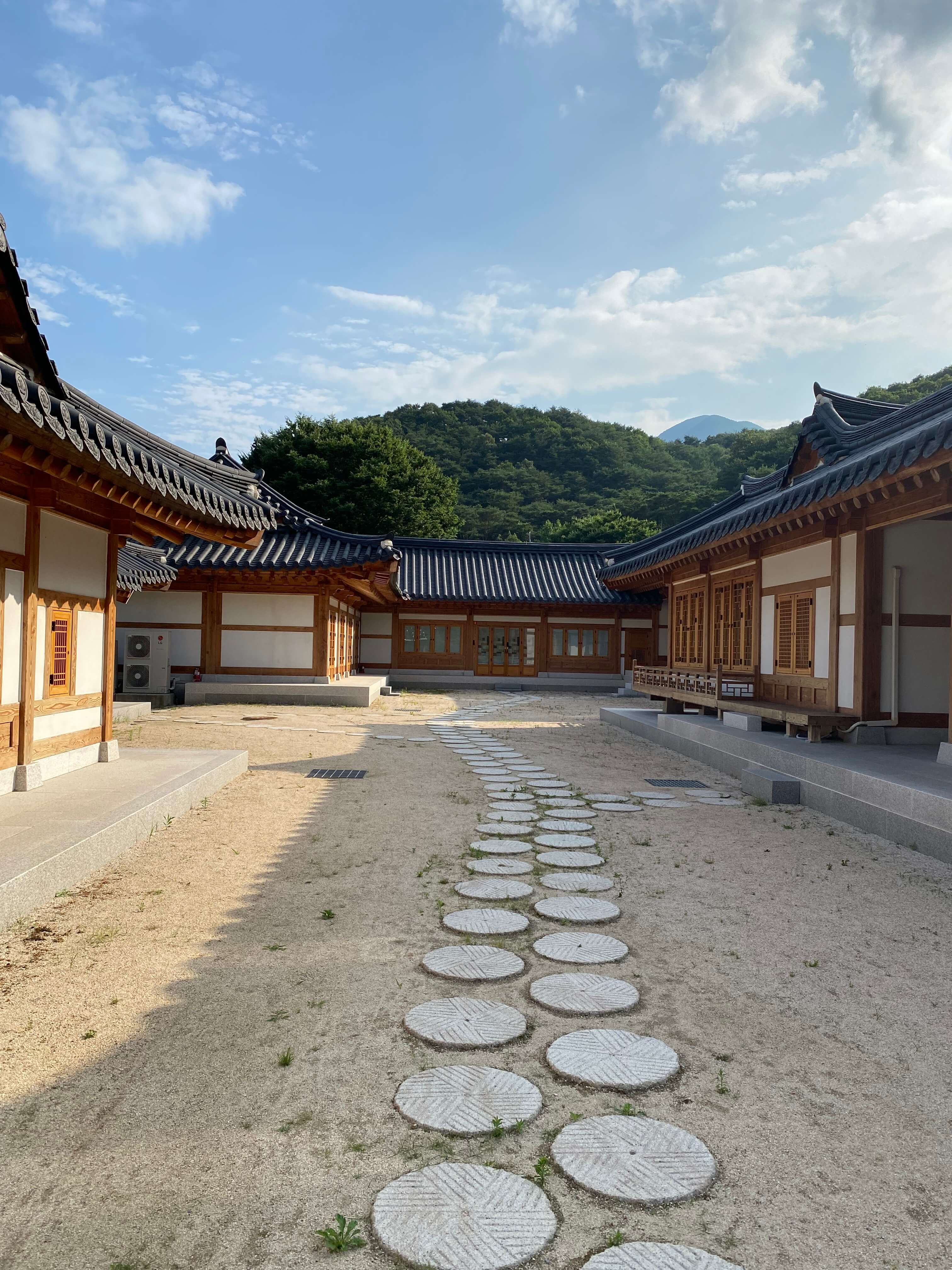 사명대사공원-한옥숙소