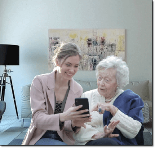 나이든 노인과 간병인