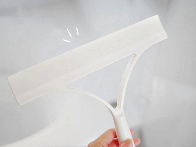 욕실 물기제거기 밀대 스크래퍼 유리닦이 변색 곰팡이 물때 제거, 남은 염색약 활용법, 생활 팁줌 매일꿀정보