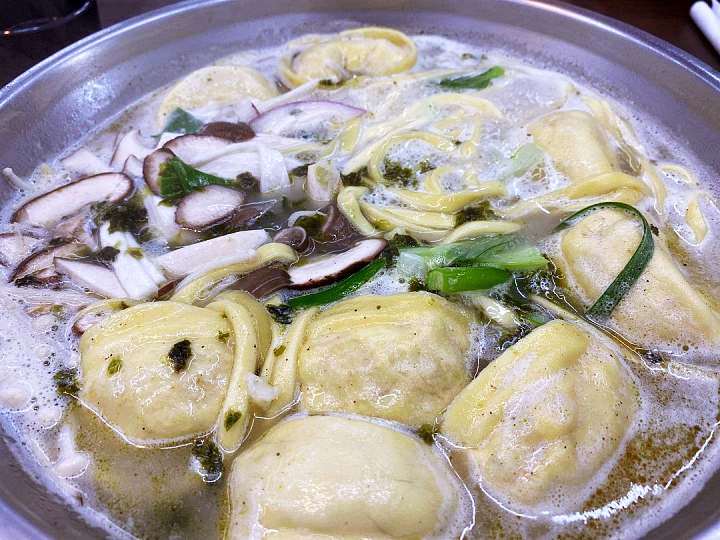 6시내고향 강원 철원 만두전골 만두소에 무우가 들어간 손만두 버섯전골 맛집 오늘 방송 추천