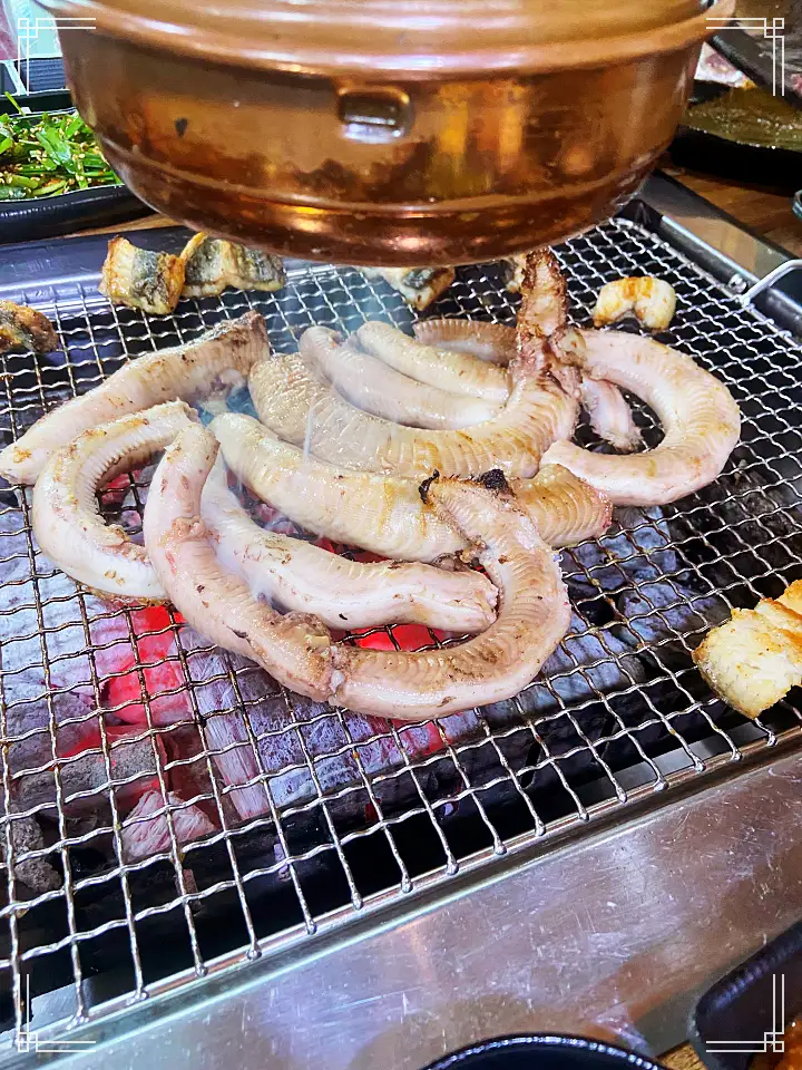 돈쭐내러왔습니다 짚불 볏짚 꼼장어 민물장어 삼겹살 먹방 보양식 김포 석모리 맛집 이영자 김희재 방송 소개