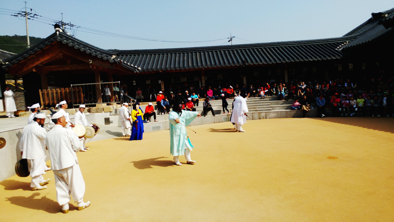 안동 하회 마을 탈춤 구경