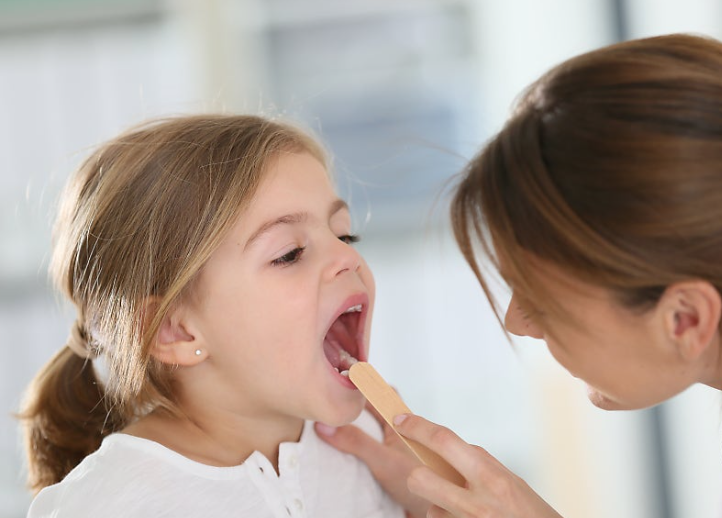 성대 결절 증상 및 후두 역류 질환 설명