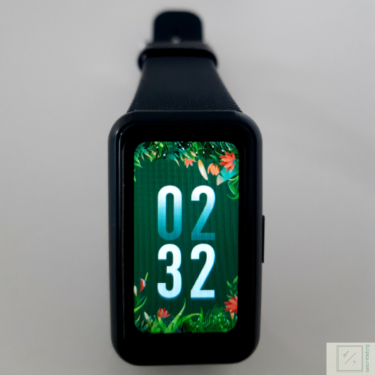 스마트워치의 시간표시 화면 입니다.