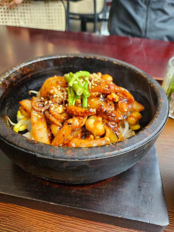 동동식당 - 매콤 낙지 돌솥 덮밥