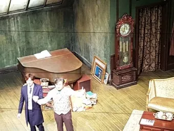 올드 위키드 송 존 매런스 연극의 감정과 주제 해설_16