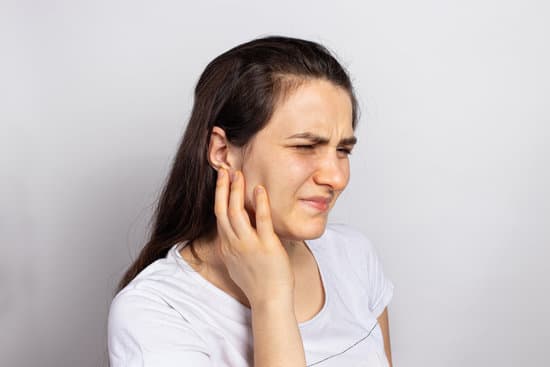 유양돌기염(Mastoiditis): 중이염의 합병증