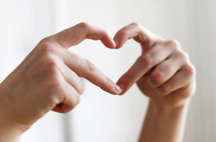 '첫사랑은 잊지 못한다’는 말의 심리학적 근거 – 각인 효과, 도파민 분비, 추억 보정