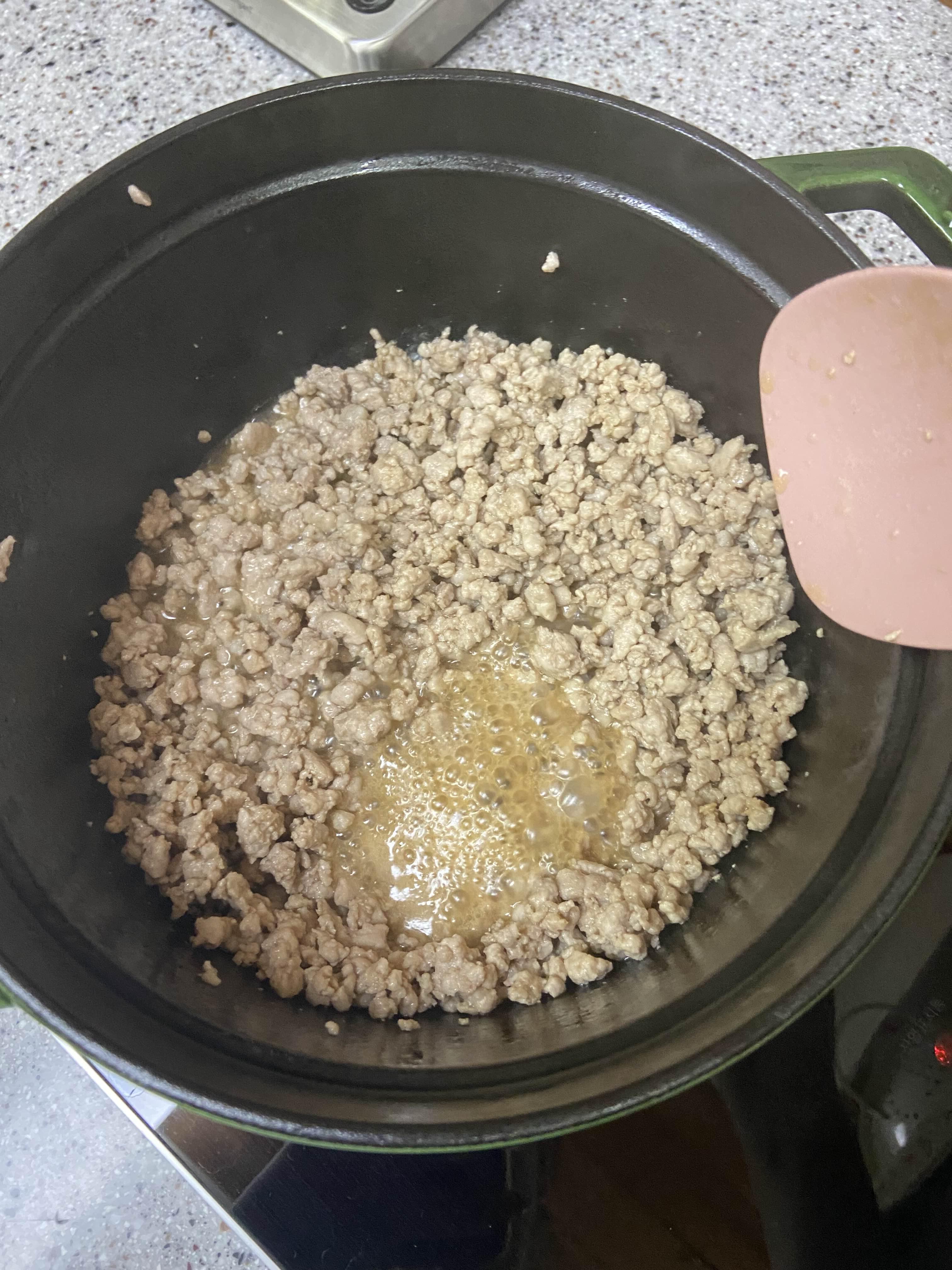 버섯고기소보로 솥밥