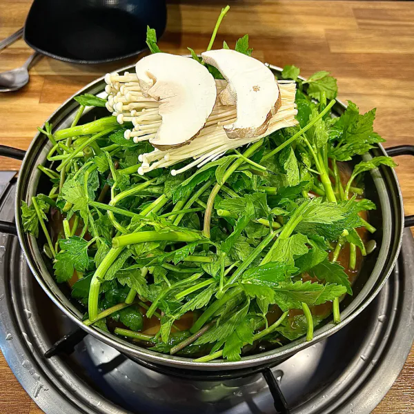 장사의 신 얼큰 샤부칼국수