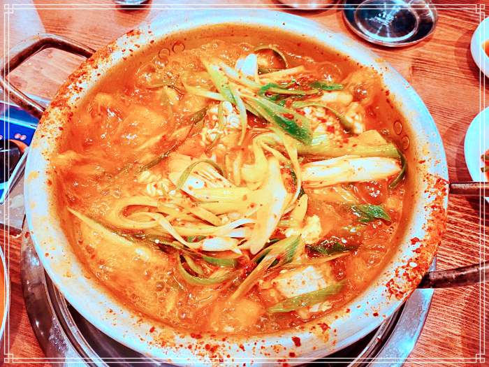 송파, 방이 맛집 푸짐함의 진수, 꽉 찬 살과 얼큰한 국물의 시골 동태탕