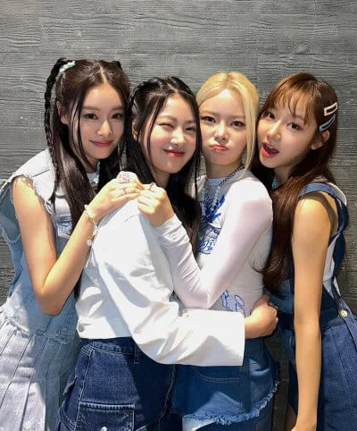 피프티피프티-단체-셀카