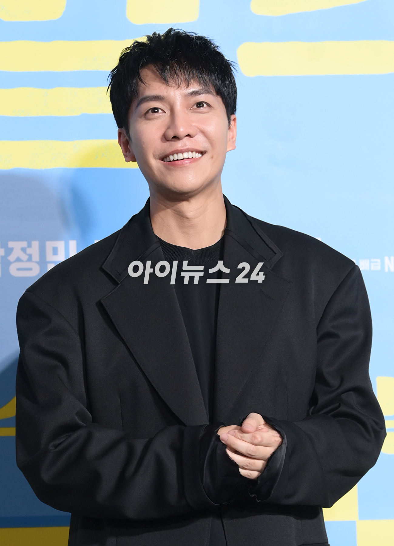 가수 겸 배우 이승기가 20일 오후 서울 강남구 삼성동 메가박스 코엑스에서 열린 영화 '밀수'(감독 류승완) VIP 시사회에 참석하고 있다. [사진=정소희 기자]