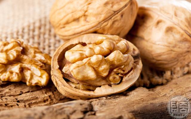 조금만 먹어도 배부른 음식 호두 다이어트식품 추천